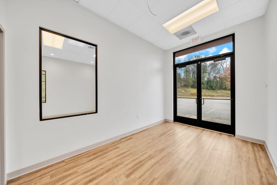 More Photos Of 1909 Pinnacle Pointe Way, Knoxville Office For Lease