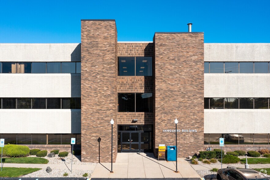 More Photos Of 4901 Towne Centre Rd, Saginaw Office For Sale