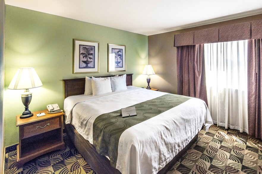 More Photos Of 120 Lindsey Dr, Hannibal Hotel For Sale