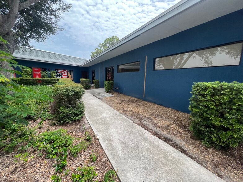 More Photos Of 2009-2025 S McCall Rd, Englewood Medical For Lease