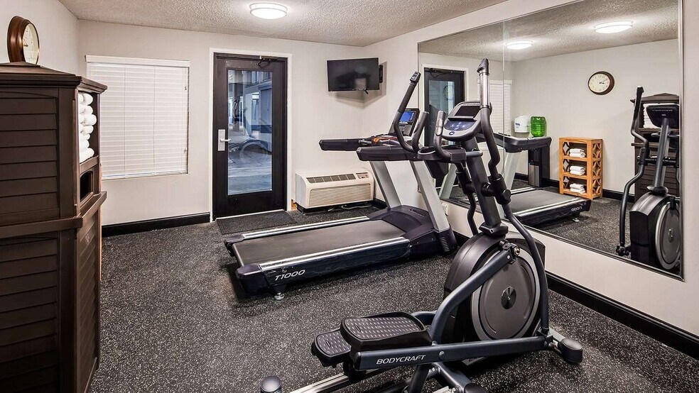 More Photos Of 8325 Bash St, Indianapolis Hotel For Sale