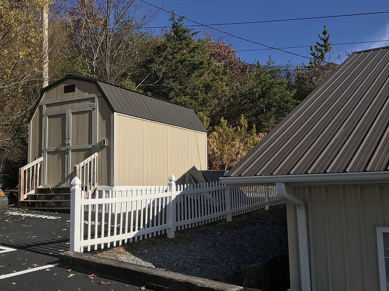 More Photos Of 223 E Market St, Johnson City Religious Facility For Lease