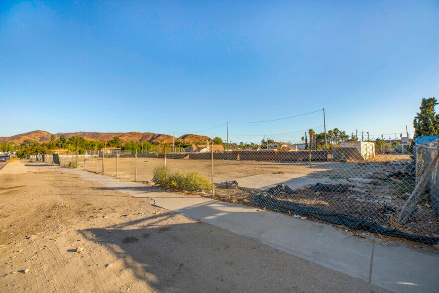 More Photos Of 9052-9058 Sunland Blvd, Sun Valley Office For Sale