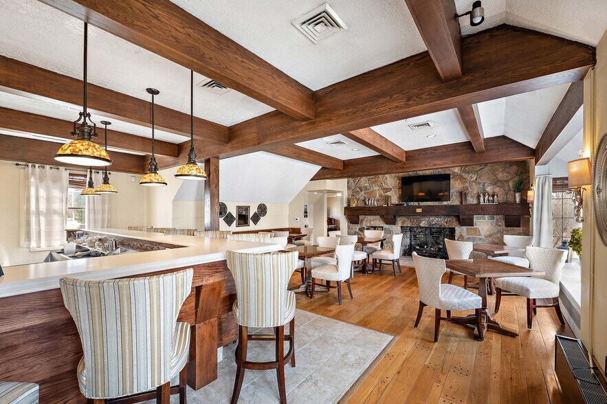 More Photos Of 1442 Coraopolis Heights Rd, Moon Township Hospitality For Sale