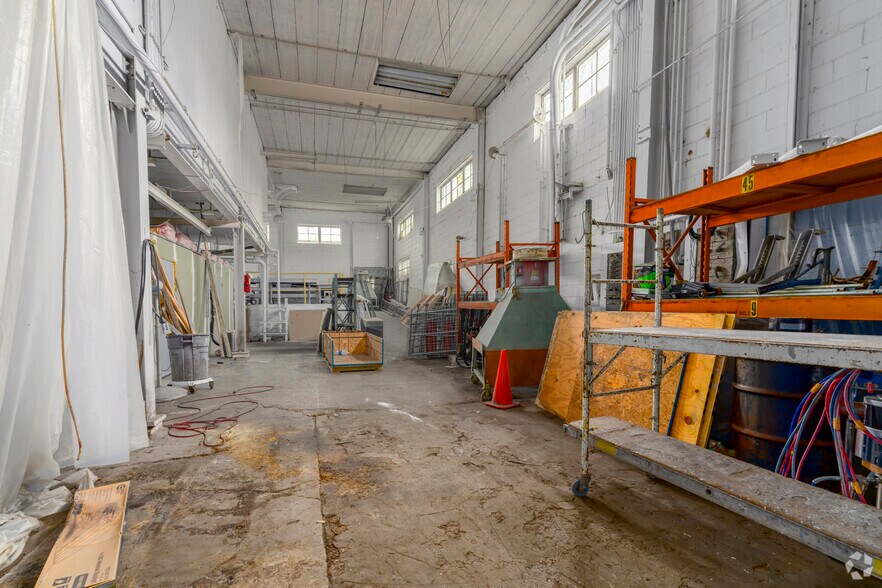 More Photos Of 12357 E Eight Mile Rd, Warren Warehouse For Sale