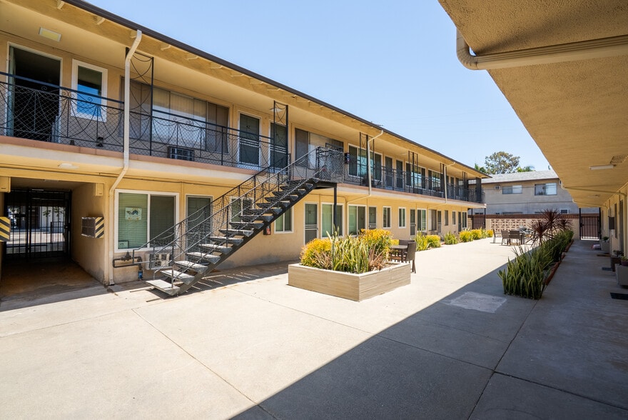 More Photos Of 618-620 W Route 66, Glendora Apartments For Sale