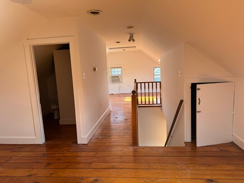 More Photos Of 199 Union St, Occoquan Storefront Retail Residential For Sale