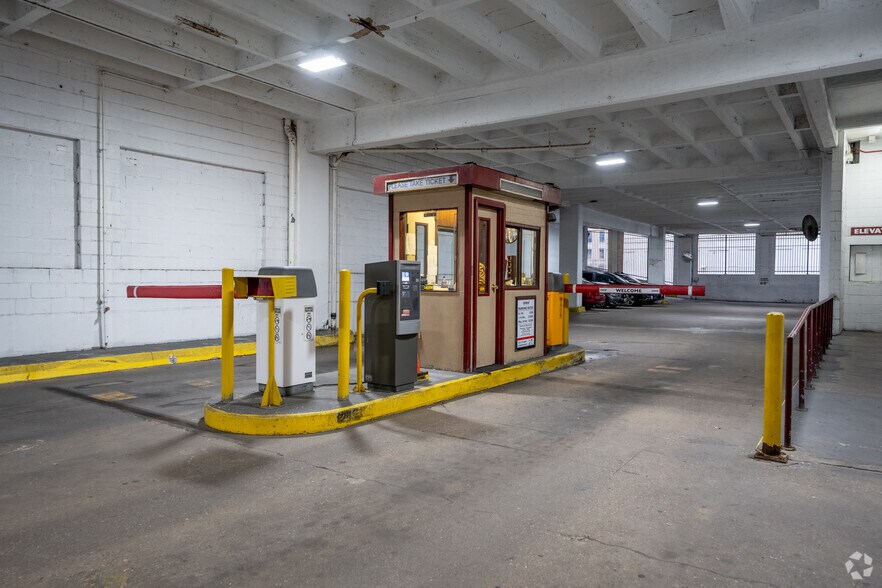 More Photos Of 229 W Saratoga St, Baltimore Parking Garage For Sale