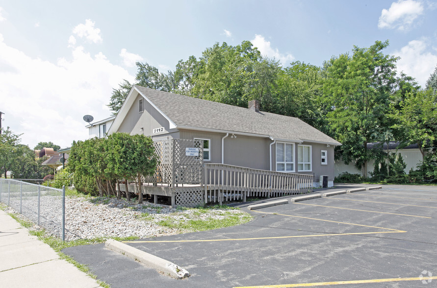 Primary Photo Of 2112 Cass Lake Rd, Keego Harbor Medical For Sale