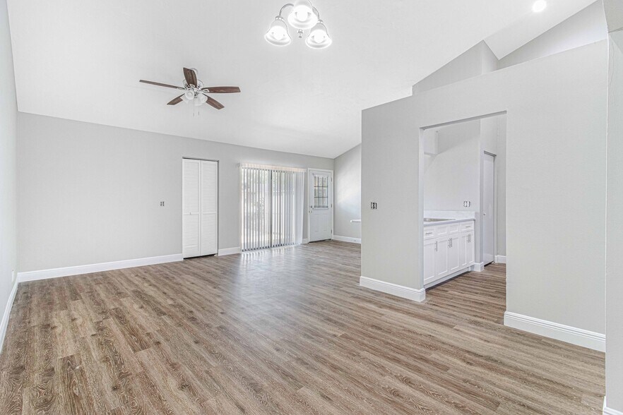 More Photos Of 4111 SE 22nd Ave, Ocala Apartments For Sale