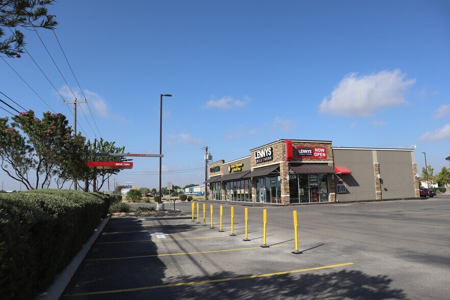 More Photos Of 7907 W Loop 1604 E, San Antonio Freestanding For Lease