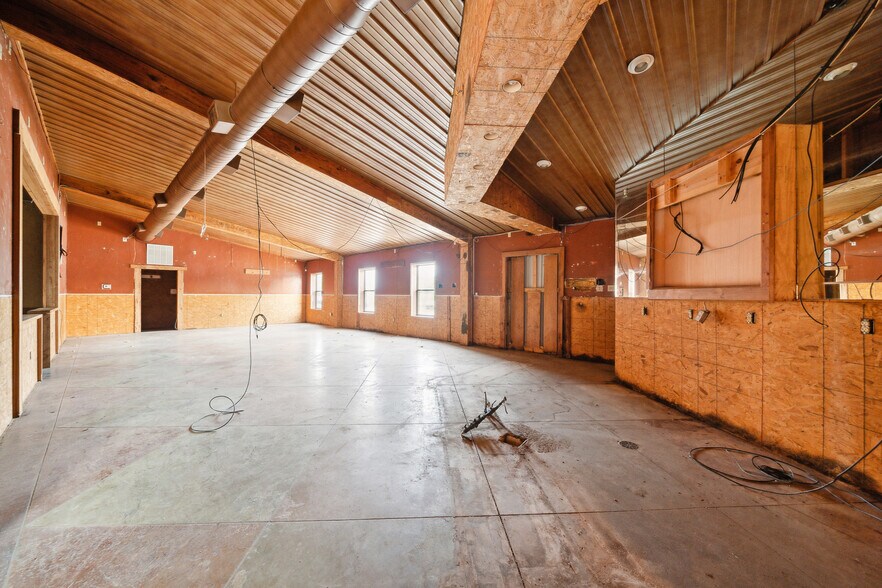 More Photos Of 410 S Interstate 35, Pearsall Storefront Retail Office For Lease