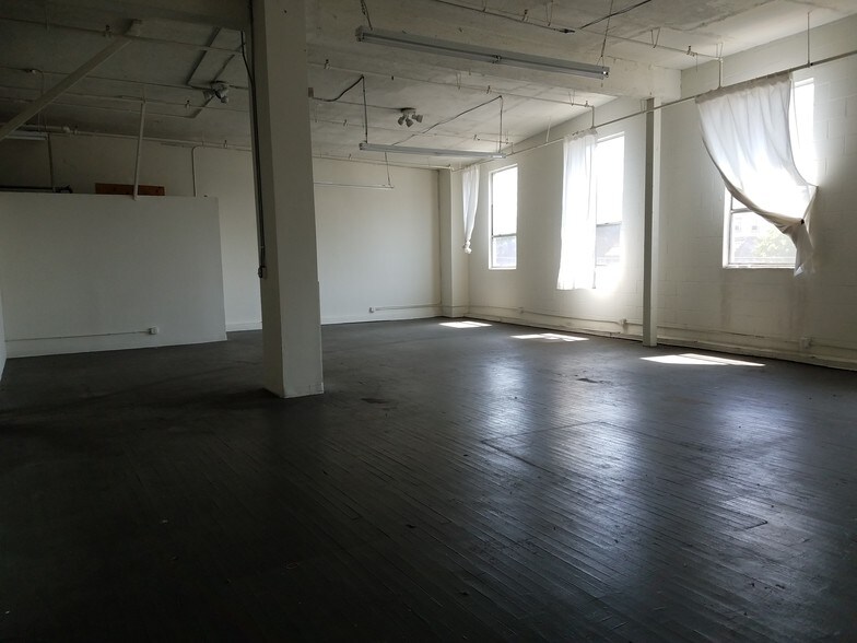 More Photos Of 1501-1505 S Central Ave, Los Angeles Showroom For Lease