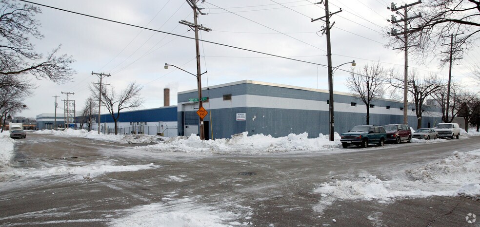 More Photos Of 4722 N 28th St, Milwaukee Warehouse For Lease