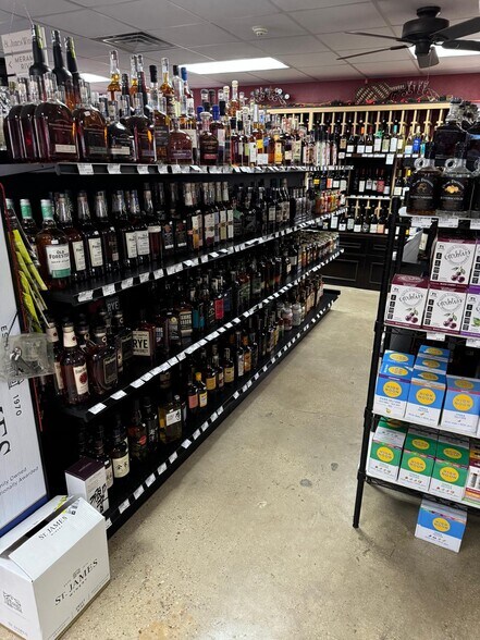 More Photos Of 200 E 6th St, Rolla General Retail For Sale