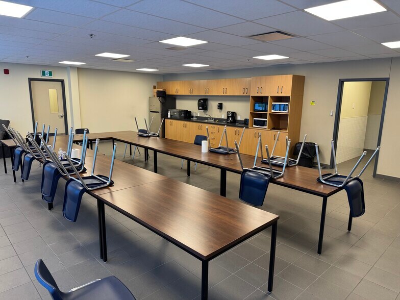 More Photos Of 2900 Rue Thérèse-Casgrain, Drummondville Industrial For Lease