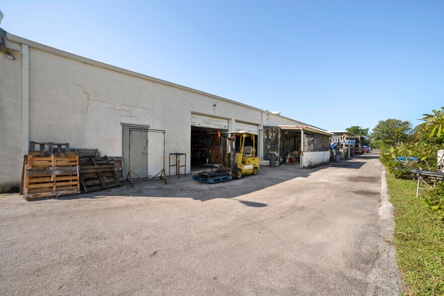 More Photos Of 3909-3939 SW 12th Ct, Fort Lauderdale Warehouse For Lease
