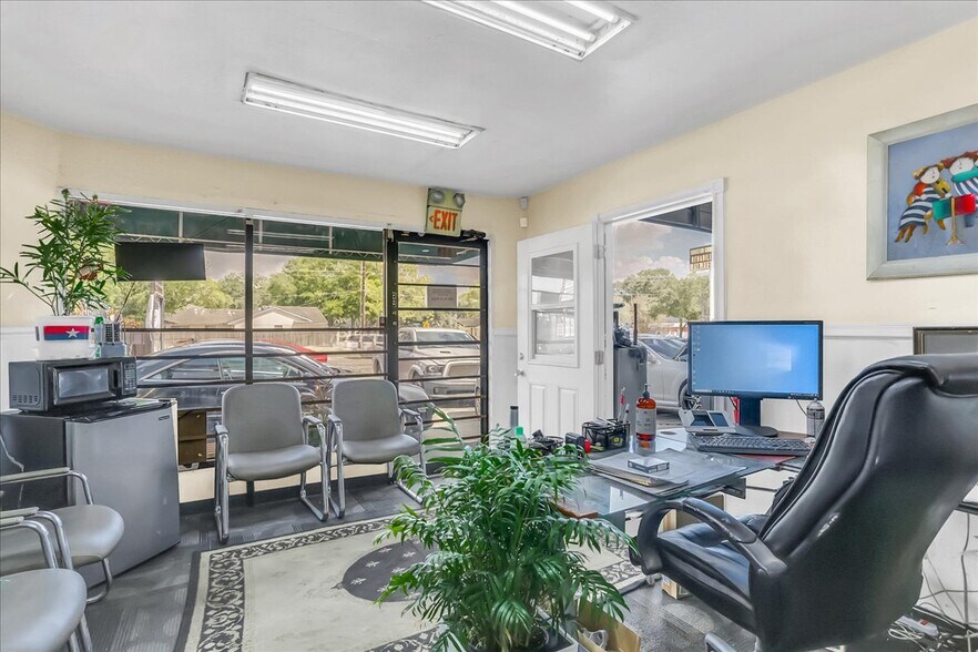 Primary Photo Of 8504 Hillcroft St, Houston Warehouse For Sale