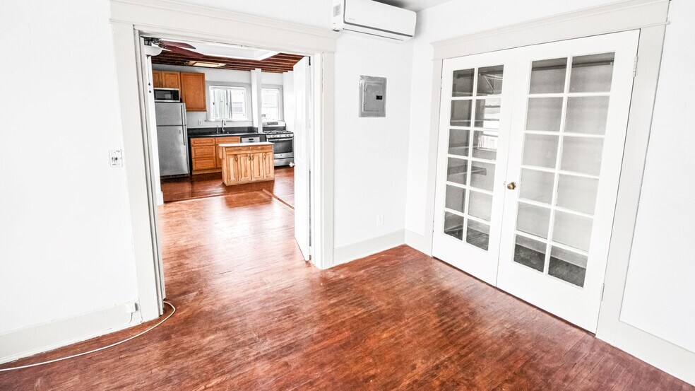 More Photos Of 1944 E 4th St, Long Beach Storefront Retail Residential For Sale