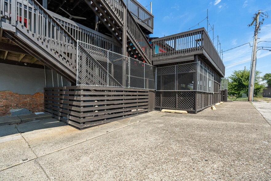 More Photos Of 134 Spring St, Jeffersonville Bar For Sale