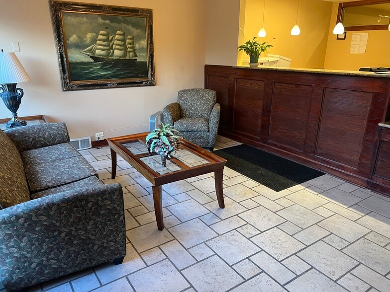 More Photos Of 7612 W North Ave, Elmwood Park Office For Lease