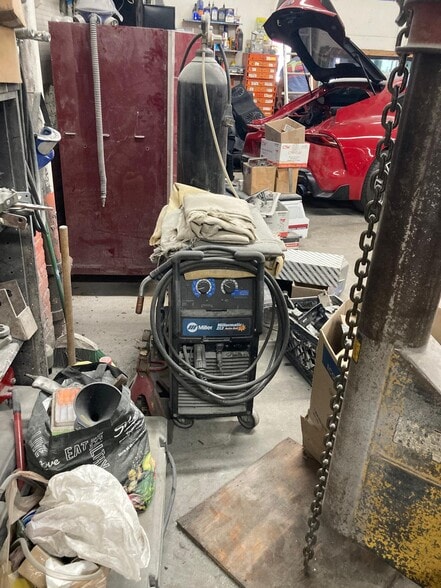 More Photos Of 875 Broadway, Newark Service For Lease