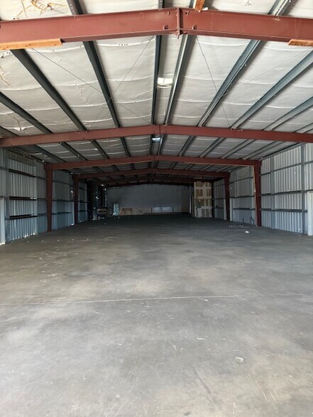 More Photos Of 19331-19441 Neuralia Rd, California City Warehouse For Sale