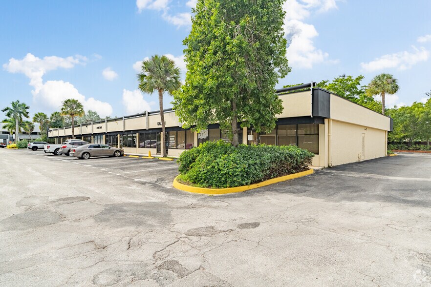 More Photos Of 6043 Kimberly Blvd, Fort Lauderdale Unknown For Lease