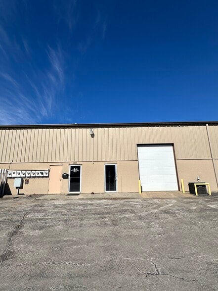 Primary Photo Of 6230-6244 Merriam Dr, Merriam Warehouse For Lease
