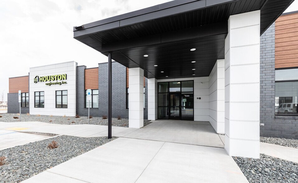 More Photos Of 4303-4399 S Columbia Rd, Grand Forks Medical For Sale