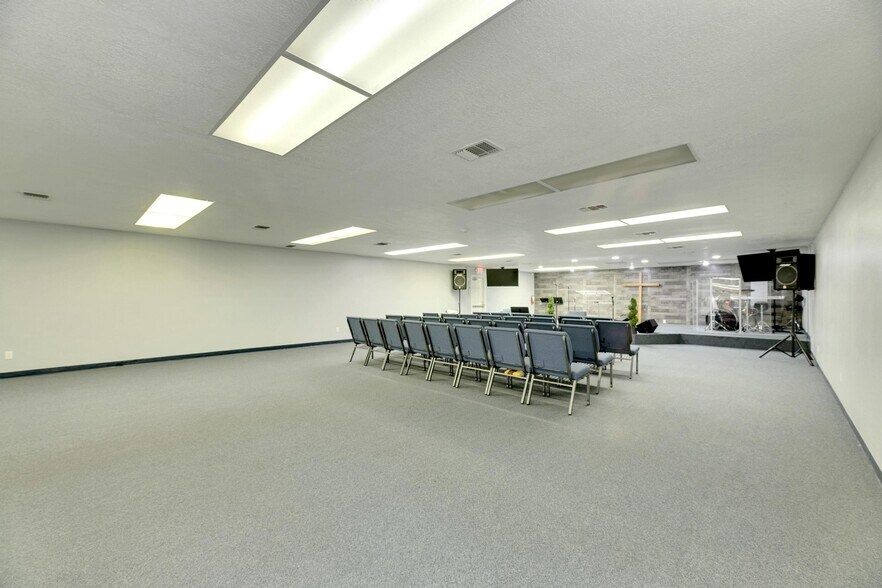 More Photos Of 3001 S Kings Ave, Brandon Religious Facility For Sale