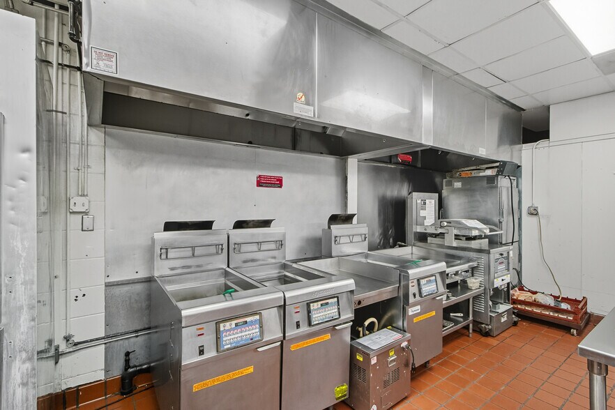 More Photos Of 31 S Wisconsin Dells Pky, Lake Delton Freestanding For Sale