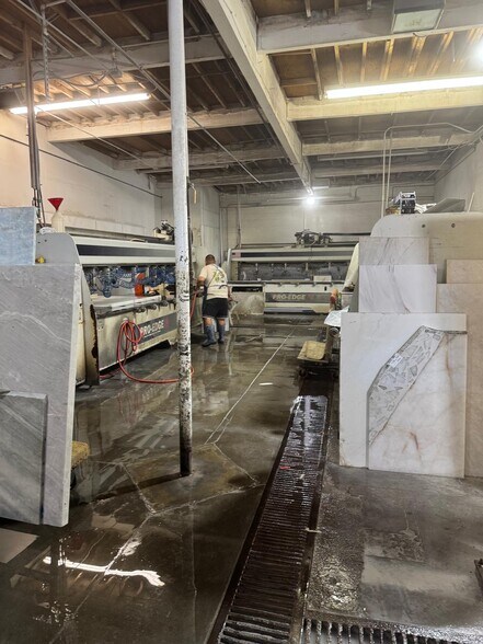 More Photos Of 909 E Arlee Pl, Anaheim Warehouse For Lease