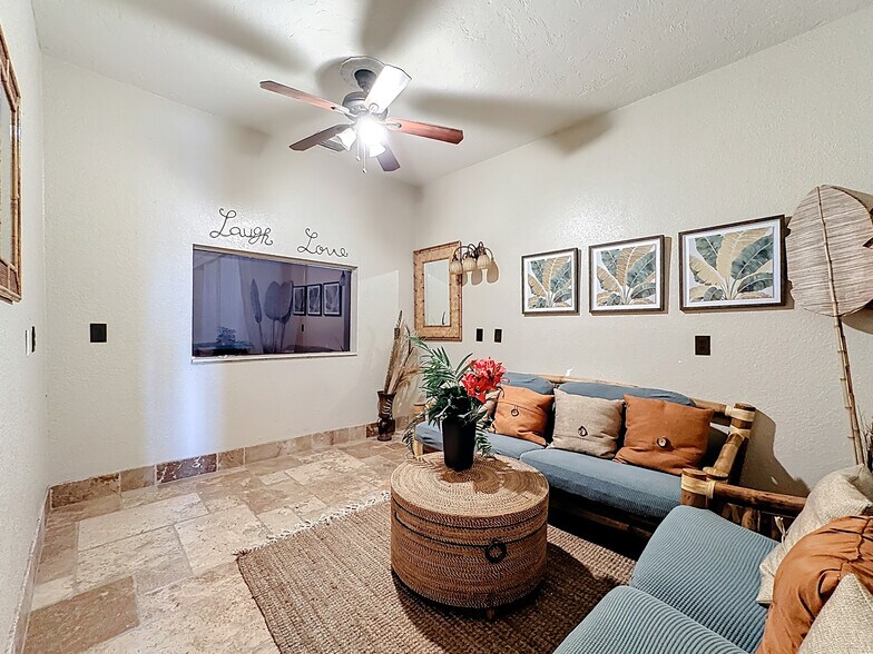 More Photos Of 1001 Manatee Ave, Bradenton Storefront Retail Office For Sale