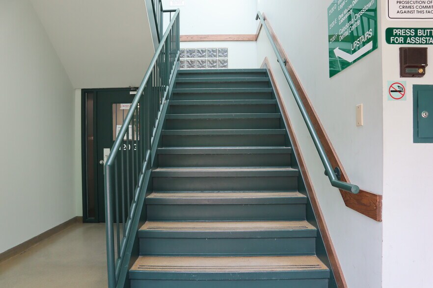 More Photos Of 2120 Eglinton Ave W, Toronto Office For Lease