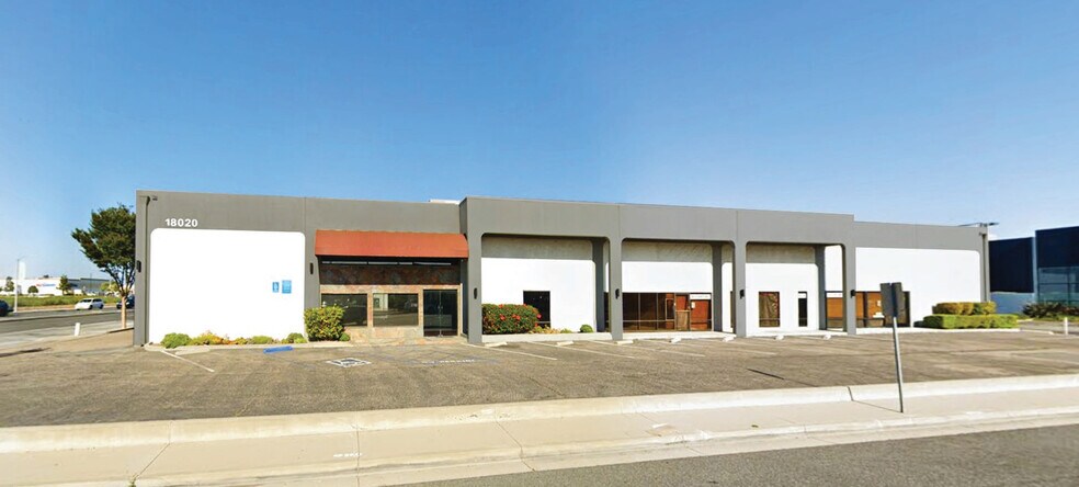 More Photos Of 18020-18030 Euclid St, Fountain Valley Showroom For Lease