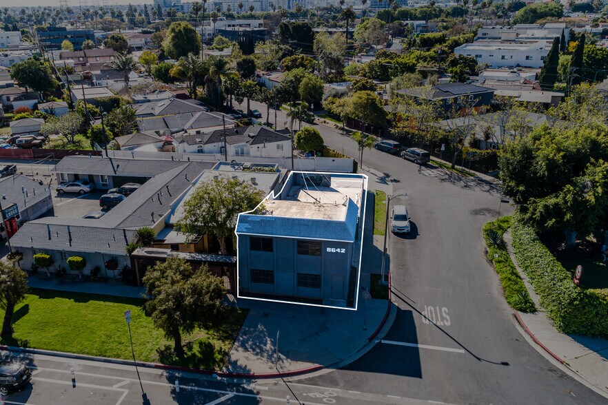 More Photos Of 8642 Venice Blvd, Los Angeles Office Residential For Sale