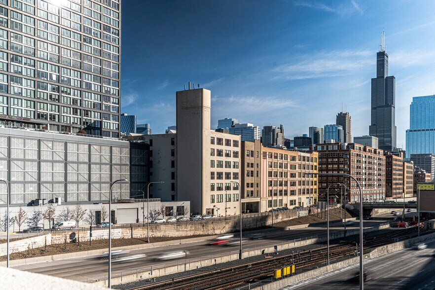 More Photos Of 1033 W Van Buren St, Chicago Loft Creative Space For Lease