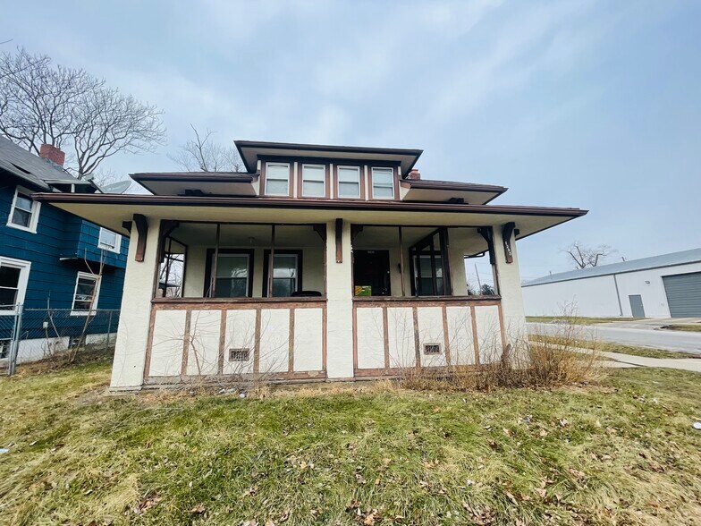 More Photos Of 1355 S 7th Ave, Kankakee Apartments For Sale