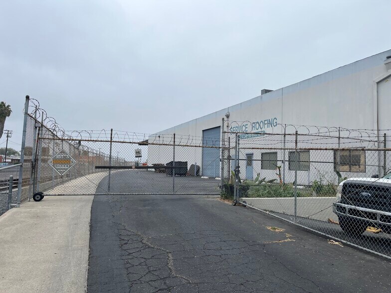 More Photos Of 440 E Walnut Ave, Fullerton Warehouse For Lease