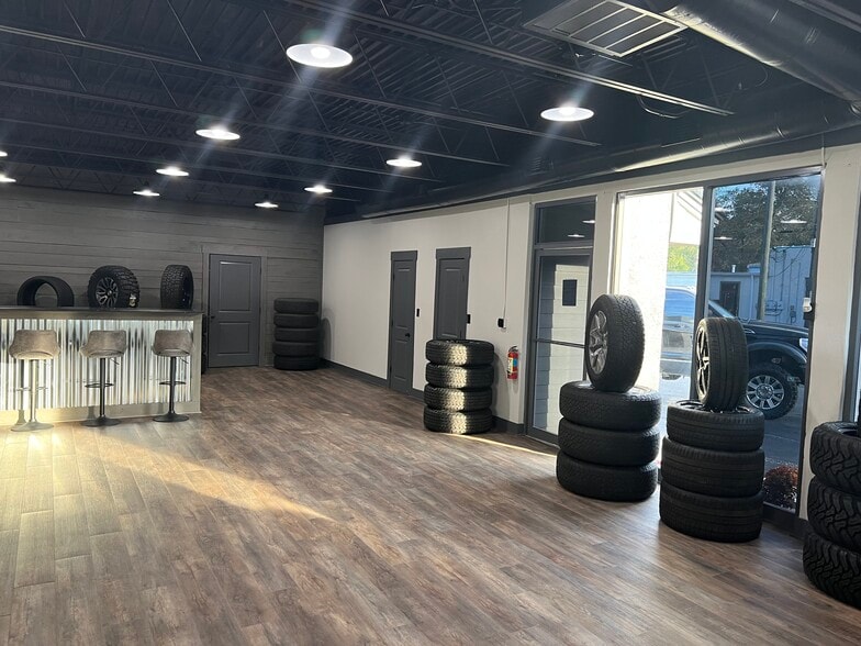 More Photos Of 1201 N Ashley St, Valdosta Auto Repair For Sale