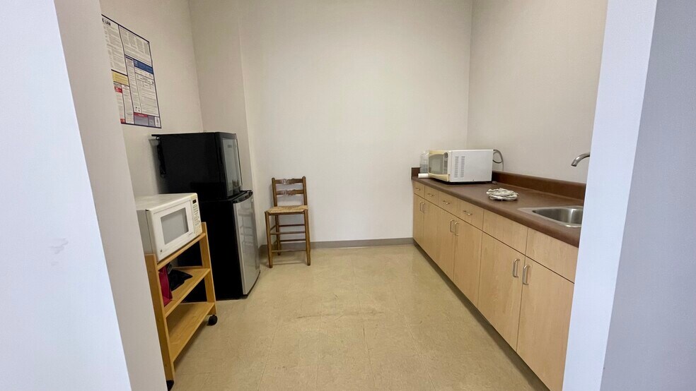 More Photos Of 5352 Irwindale Ave, Irwindale Showroom For Sale