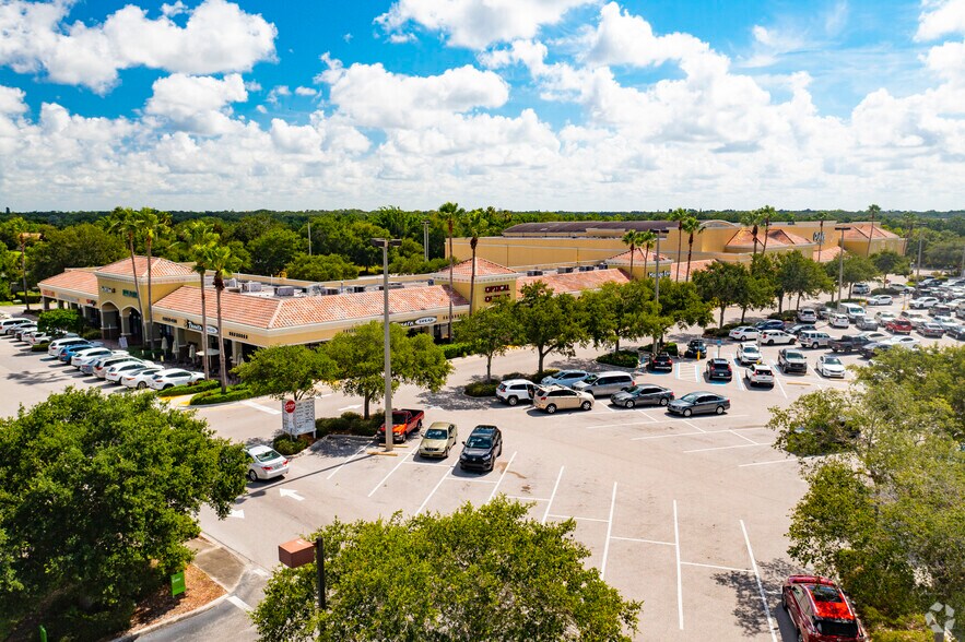 More Photos Of 2875 University Pky, Sarasota Storefront For Lease