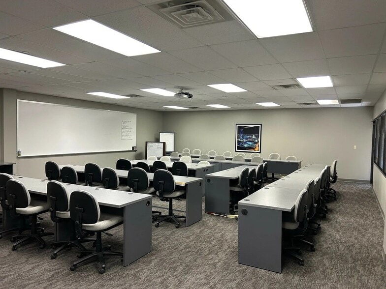 More Photos Of 7301 NW Expressway, Oklahoma City Office For Lease