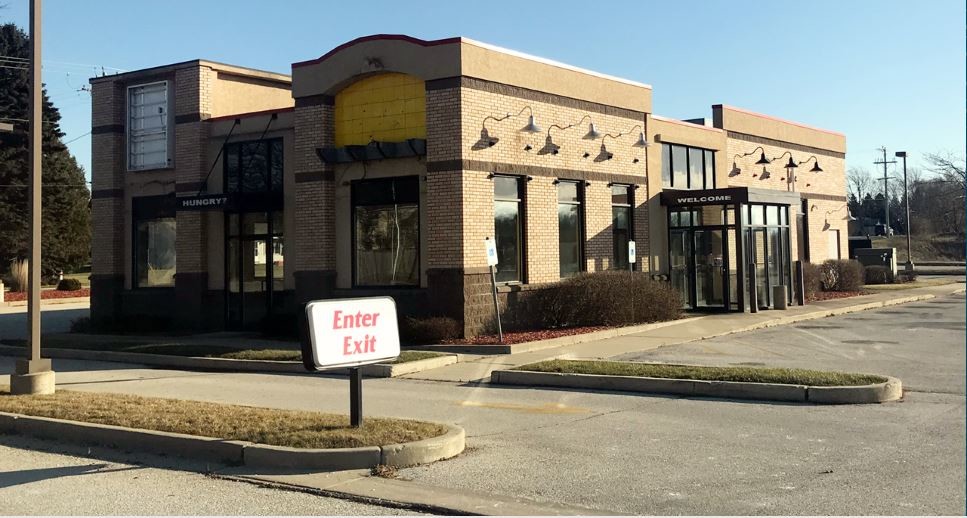 Primary Photo Of 847 E Green Bay Ave, Saukville Fast Food For Lease