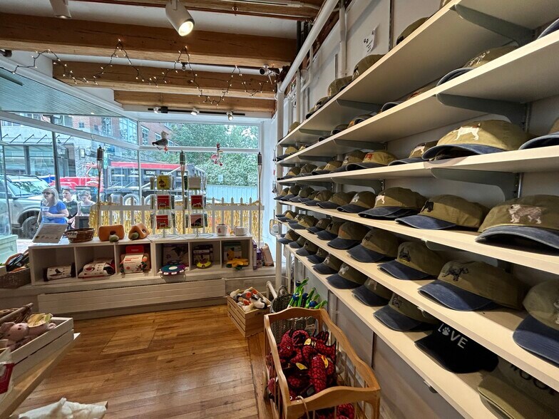 More Photos Of 135 Market St, Portsmouth Storefront Retail Residential For Sale