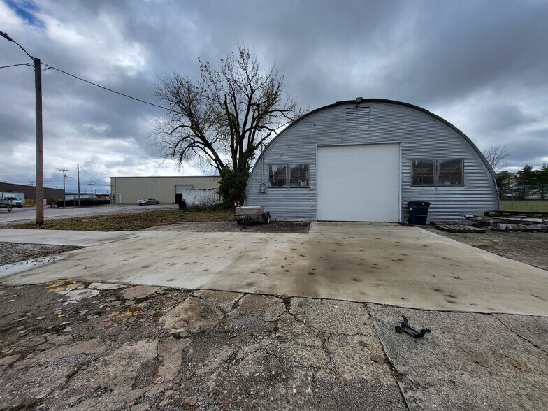 More Photos Of 516 Adele Ave, Joplin Distribution For Sale