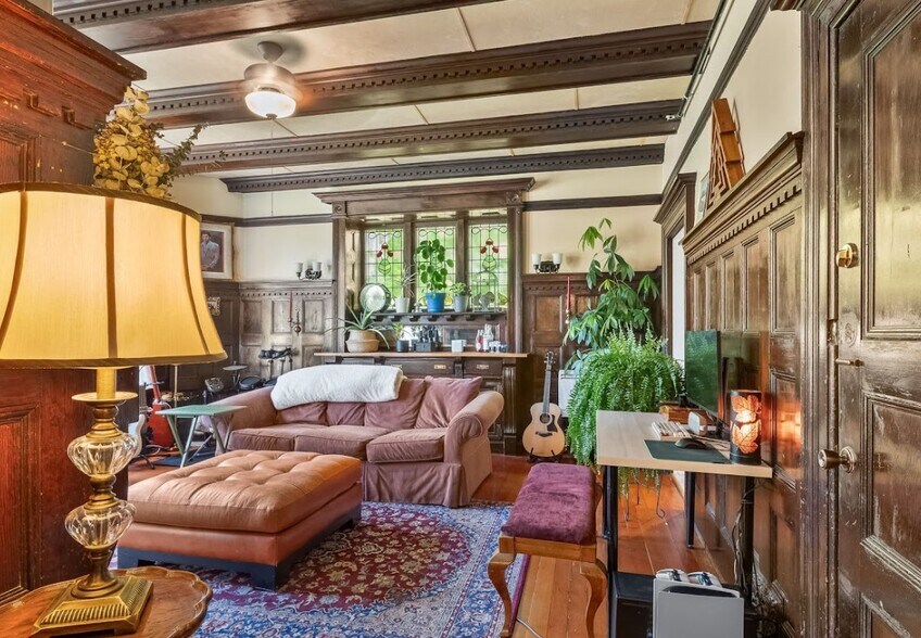 More Photos Of 1171 Rockland Av, Victoria Apartments For Sale