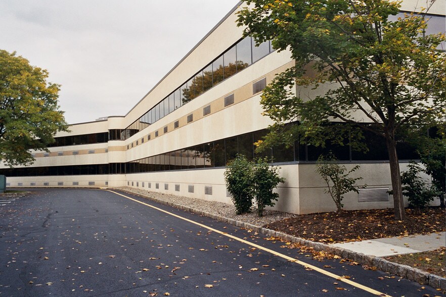 More Photos Of 83 Hanover Rd, Florham Park Medical For Lease