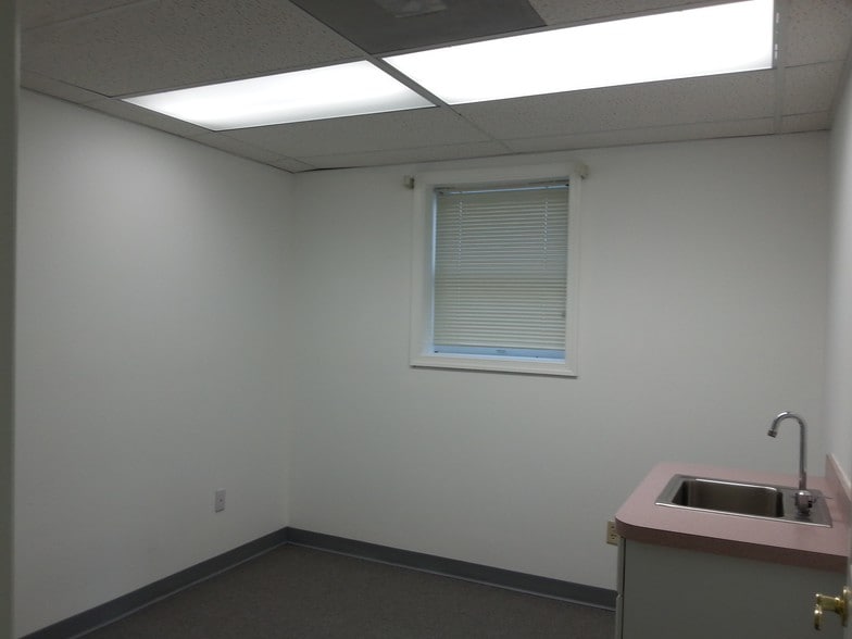 More Photos Of 19 W Bel Air Ave, Aberdeen Storefront For Lease